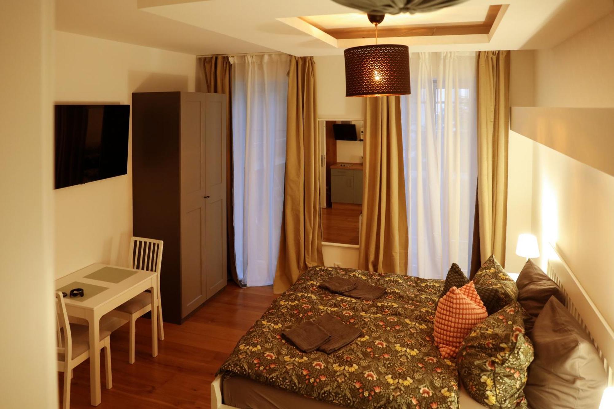 Boutique Hotel Pension Luisengruen Kueche 1Gbs Wlan Netflix Disney Magentatv Chemnitz Extérieur photo